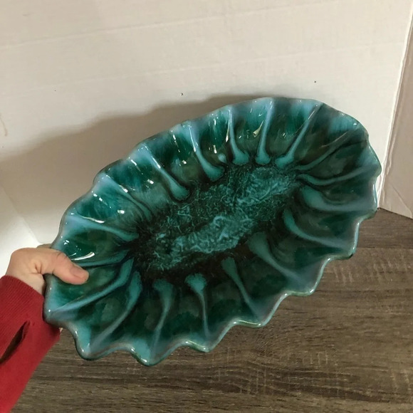 Vintage  Blue Mountain Pottery Ruffle Bowl - Picture 6 of 11